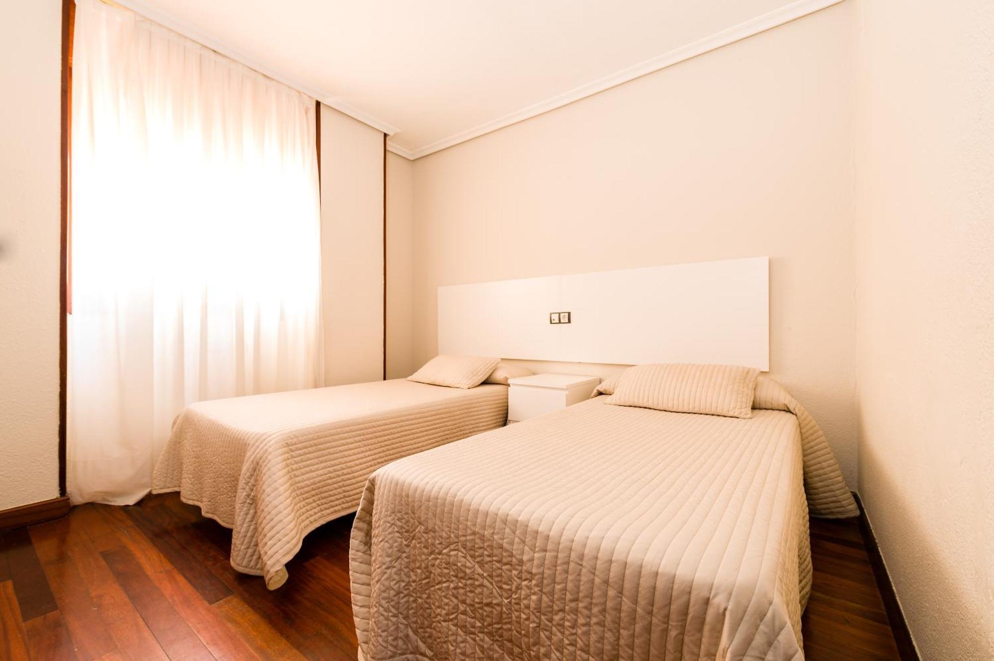 Alojamientos Rooms Catamaran Castro Urdiales Esterno foto